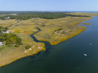 Merrimack Nehri 'ndeki bataklık nehir ağzının yakınındaki Salisbury, Massachusetts MA kasabasındaki Atlantik Okyanusu manzarası, ABD.