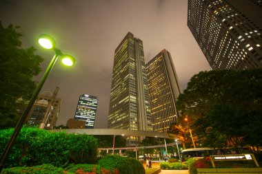 Shinjuku Nomura Binası gece yarısı Batı Shinjuku, Shinjuku Şehri, Tokyo, Japonya.