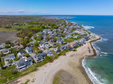 Massachusetts MA, ABD 'deki Scituate kasabasında Kuzey Nehri ağzındaki Üçüncü Uçurum Köyü hava manzarası Atlantik Okyanusu. 