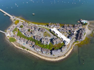 Spinnaker Adası, nam-ı diğer Hog Adası, Boston Limanı 'ndaki Hingham Körfezi havadan görünüşü, ada Massachusetts MA, ABD' nin Hull kentinin bir parçasıdır.. 