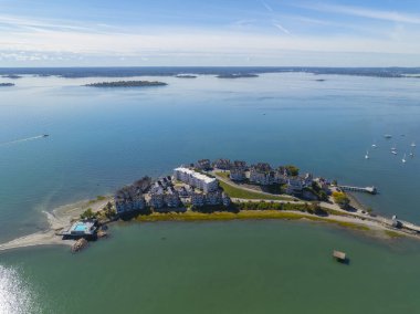 Spinnaker Adası, nam-ı diğer Hog Adası, Boston Limanı 'ndaki Hingham Körfezi havadan görünüşü, ada Massachusetts MA, ABD' nin Hull kentinin bir parçasıdır.. 