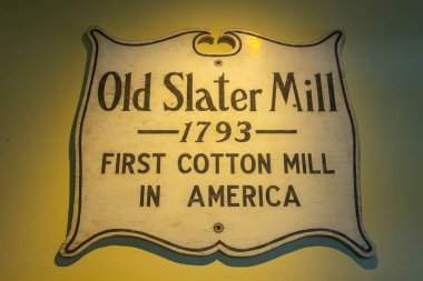 Old Slater Mill 'deki Old Slater Mill' in tarihi plakası Roosevelt Bulvarı, Pawtucket, Rhode Island RI, ABD.