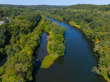 Blackstone Nehri hava manzarası yazın Lincoln kasabası yakınlarındaki Albion, Rhode Island RI, ABD. 