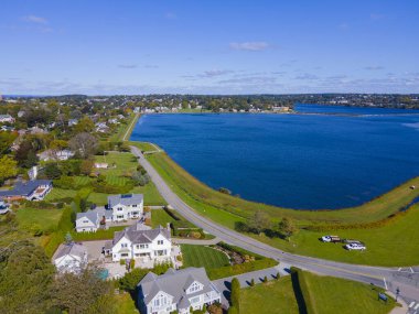 Easton Pond hava manzarası Newport ve Middletown, Rhode Island RI, ABD arasında Easton Beach 'in yanında sonbaharda görüldü.. 