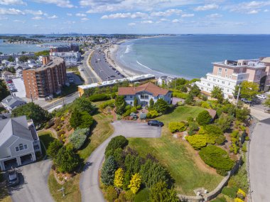 ABD 'nin Hull, Massachusetts MA' nın tarihi şehir merkezinde Nantasket Sahili yakınlarındaki Atlantik bölgesi hava manzarası. 