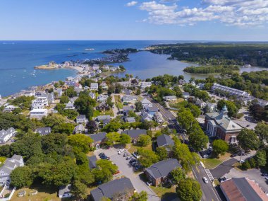 ABD 'nin Hull, Massachusetts MA' nın tarihi şehir merkezinde Nantasket Sahili yakınlarındaki Atlantik bölgesi hava manzarası. 
