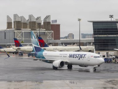 WestJet Boeing 737-8 MAX C-GEHF Boston Logan Uluslararası Havalimanı (BOS), Boston, Massachusetts MA, ABD. 