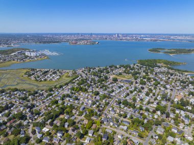 Boston Back Bay ve Finans Bölgesi 'nin arka planındaki hava manzarası Quincy, Massachusetts MA, ABD' den.. 