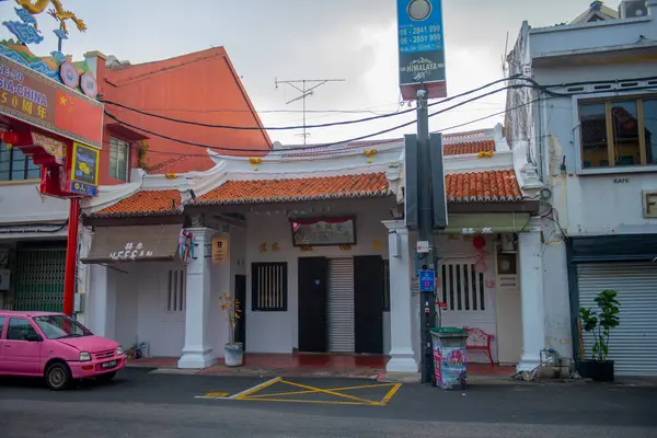 Melaka, Malezya 'nın tarihi şehir merkezinde Jalan Hang Jebat Caddesi' ndeki Heesan Kopi Evi. Malacca Boğazı 'nın tarihi şehirleri UNESCO' nun Dünya Mirası Alanıdır.. 