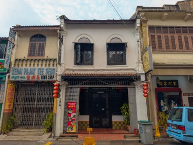 Malezya 'nın başkenti Melaka' da Lorong Hang Jebat Caddesi 'ndeki tarihi ticari binalar. Malacca Boğazı 'nın tarihi şehirleri bir Dünya Mirası alanıdır.. 