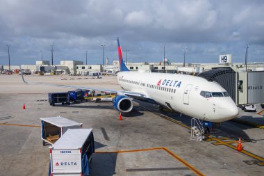 Delta Hava Yolları Boeing 737-832 N39415 Miami Uluslararası Havaalanı (MIA), Miami, Florida FL, ABD. 