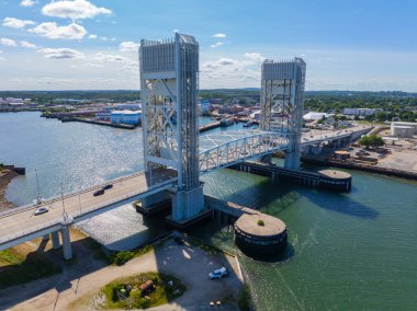 Weymouth Fore Nehri üzerinden Quincy ve Weymouth, Massachusetts MA arasındaki Fore River hava görüntüsü, ABD. 