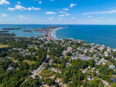 ABD 'nin Hull, Massachusetts MA' nın tarihi şehir merkezinde Nantasket Sahili yakınlarındaki Atlantik bölgesi hava manzarası. 