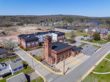 Hopedale İtfaiye Departmanı 'nın hava görüntüsü baharda 40 Dutcher Caddesi' nde tarihi şehir merkezi Hopedale, Massachusetts MA, ABD.  