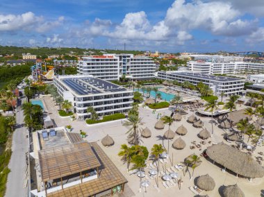 Otrobanda, Willemstad, Curacao 'daki Mangrove Beach hava manzaralı Corendon Oteli. 