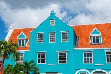 Dünya Mirası Bölgesi Willemstad, Curacao 'daki Otrobanda tarihi merkezindeki tarihi Hollanda tarzı bina. Bu bina Karayip Önleme Merkezi 'ne ev sahipliği yapıyor.. 