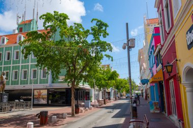 Punda, Willemstad, Curacao 'da Breedestraat Caddesi' nde tarihi Hollanda tarzı evler. Tarihi Willemstad UNESCO 'nun Dünya Mirası Bölgesi. 