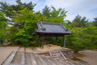 Ninna Ji Tapınağı, Japonya 'nın tarihi Kyoto kentinde bulunan bir Budist tapınağıdır. Bu tapınak Antik Kyoto UNESCO Dünya Mirası Alanına ait.. 
