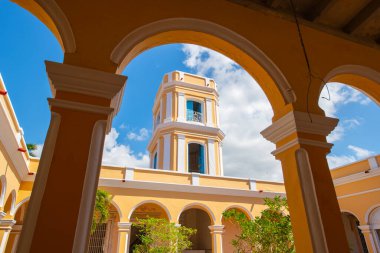 Calle Desengano Caddesi 'ndeki Palacio de Cantero Trinidad, Küba' nın tarihi şehir merkezinde Plaza Mayor yakınlarında. Tarihsel Trinidad bir Dünya Mirası Alanıdır. Bu bina Museo Historico Belediyesi.. 