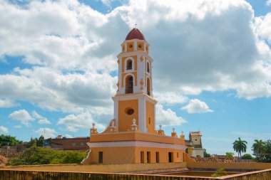 Iglesia y Convento de San Francisco Kilisesi Trinidad, Küba 'nın tarihi şehir merkezinde. Tarihi Trinidad Merkezi bir Dünya Mirası Alanıdır.. 