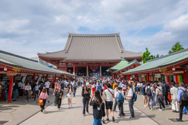Japonya 'nın Taito Bölgesi, Tokyo şehrindeki Asakusa Senso Ji Tapınağı' nda Hondo (Ana Salon).. 