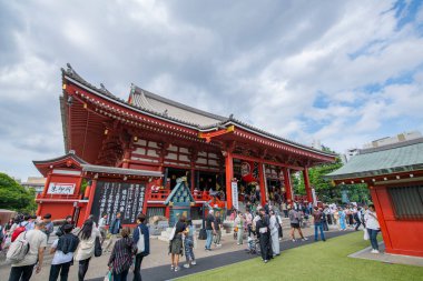 Japonya 'nın Taito Bölgesi, Tokyo şehrindeki Asakusa Senso Ji Tapınağı' nda Hondo (Ana Salon).. 