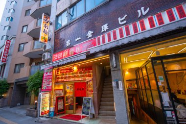 Tokyo, Japonya 'nın Taito bölgesindeki Umayabashi' de Edo dori Bulvarı 'nda Japon tarzı bir restoran.. 