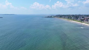 Lynn City sahilindeki Lynn Shore Drive 'daki King' s Beach hava görüntüsü ve Essex County, Massachusetts MA, ABD. 