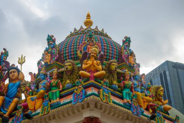 Sri Mariamman Tapınağı, 244 Güney Köprüsü Yolu, Çin Mahallesi Outram Bölgesi, Singapur.