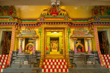 Sri Mariamman Tapınağı, 244 Güney Köprüsü Yolu, Çin Mahallesi Outram Bölgesi, Singapur.