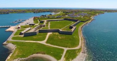 Fort Adams hava görüntüsü Ocean Drive 'da Fort Adams State Park Newport, Rhode Island RI, ABD.