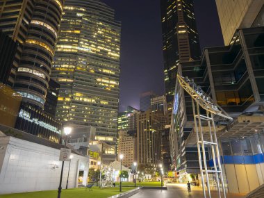 Central Area, Singapur 'un merkezindeki Battery Road' daki Raffles Place 'deki ofis gökdelenleri.. 