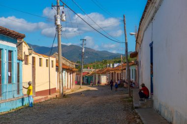 Küba 'nın Trinidad kentindeki Plaza Mayor yakınlarında Calle Real del Jigue' de tarihi yerleşim yerleri. Tarihi Trinidad Merkezi bir Dünya Mirası Alanıdır.. 