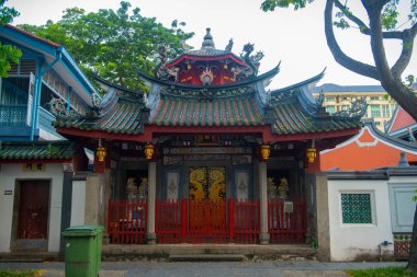 Thian Hock Keng Tapınağı 'nın Chong Wen Ge Salonu (Cennet Mutluluğu Sarayı). Bu tapınak, Singapur 'un merkez bölgesi Outram' da Telok Ayer Caddesi 'nde bulunan Mazu (Matsu) tapınağıdır..