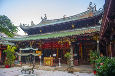Thian Hock Keng Tapınağı 'nın ana salonu (Cennet Mutluluğu Sarayı). Bu tapınak, Singapur 'un merkez bölgesi Outram' da Telok Ayer Caddesi 'nde bulunan Mazu (Matsu) tapınağıdır..