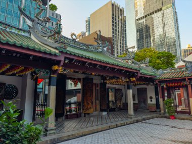 Thian Hock Keng Tapınağının Ana Girişi (Cennetin Mutluluğu Sarayı). Bu tapınak, Singapur 'un merkez bölgesi Outram' da Telok Ayer Caddesi 'nde bulunan Mazu (Matsu) tapınağıdır..