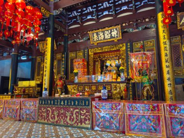 Thian Hock Keng Tapınağı 'nın ana sunağı (Cennet Mutluluğu Sarayı). Bu tapınak, Singapur 'daki Telok Ayer Sokağı' ndaki Mazu (Matsu) tapınağıdır..