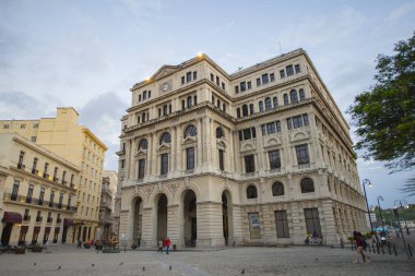 Eski Havana 'daki Plaza de San Francisco' da (La Habana Vieja) borsa binası (Lonja del Comercio). Eski Havana bir Dünya Mirası Alanı. 
