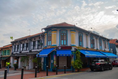 Bağdat Caddesi 'ndeki tarihi ticari binalar Bussorah Caddesi' nde tarihi Kampong Glam, Rochor bölgesi, Singapur,. 