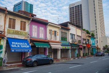 Arap Caddesi 'ndeki tarihi ticari binalar tarihi Kampong Glam' da Muscat Caddesi 'nde Rochor Bölgesi, Singapur. 