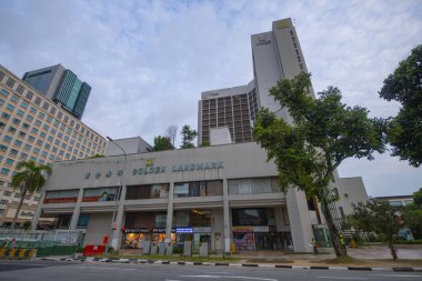 Golden Landmark alışveriş merkezi ve Kuzey Köprüsü 'ndeki Village Hotel Bugis tarihi Kampong Glam' da Arap Caddesi 'nde, Rochor bölgesi, Singapur,. 