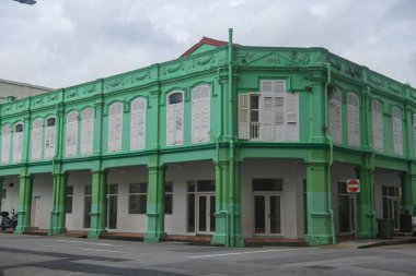 Upper Weld Yolu 'ndaki tarihi ticari binalar Küçük Hindistan' daki Perak Yolu 'nda, Merkez Bölgede Rochor Bölgesi, Singapur. 