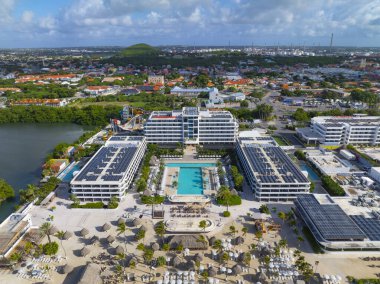 Otrobanda, Willemstad, Curacao 'daki Mangrove Beach hava manzaralı Corendon Oteli. 