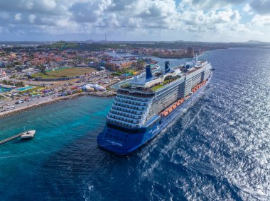 Curacao, Otrobanda 'daki Curacao Cruise Terminali' ne yanaştı. Willemstad, Curacao.. 