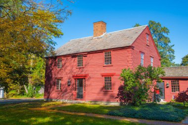 Bigelow Tavern, 1810 yılında West Boylston, Massachusetts MA 'nın tarihi şehir merkezinde 65 Worcester Caddesi' nde Colonial Style ile inşa edilmiştir. Şimdi bu bina kasabanın tarihi toplumu..  