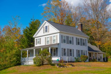 Baptist Papaz Binası 1848 'de 1218 Main Caddesi' ndeki tarihi şehir merkezi Holden, Massachusetts MA, ABD 'de inşa edildi.. 