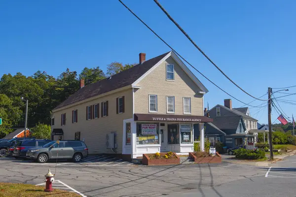 Tuttle ve Traina Sigorta Ajansı, Sterling, Massachusetts MA, ABD 'nin tarihi şehir merkezinde 44.. 