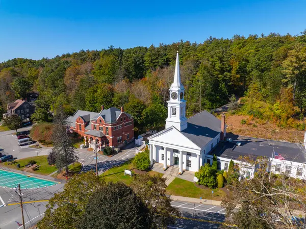 Sterling 'in ilk hava manzarası Sterling, Massachusetts MA, ABD' nin tarihi şehir merkezi Sterling 'deki 6 Meetinghouse Hill Yolu' nda.. 