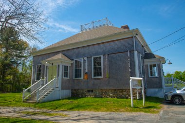 34 Cudworth Yolu, Massachusetts MA, ABD 'nin tarihi şehir merkezi Schoolhouse. Bu bina Kathleen Laidlaw Tarih Topluluğu Merkezi.. 