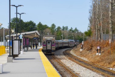 MBTA banliyö treni Fall River New Bedford Line treni Middleborough, Massachusetts MA, ABD.